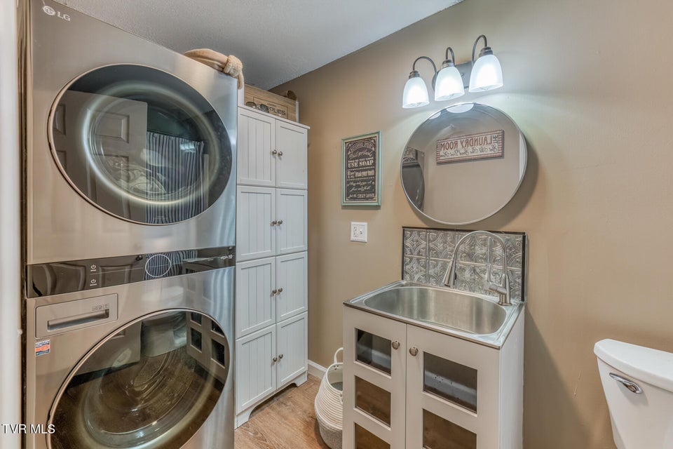 Photo #25: 4127 Grey Fox Drive