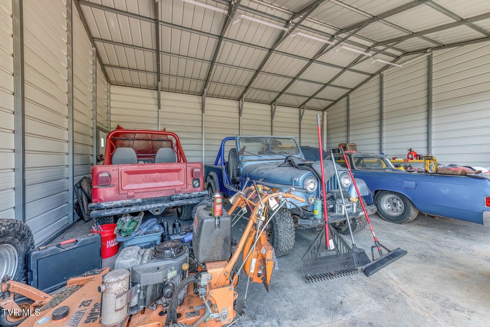 Photo #32: 4127 Grey Fox Drive