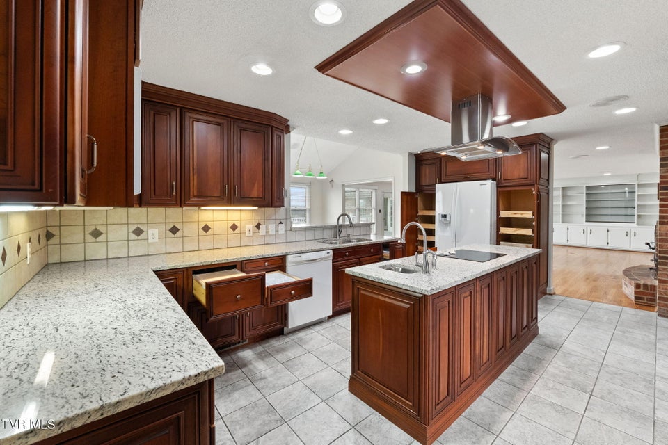 Photo #35: 12084 Tanglewood Drive