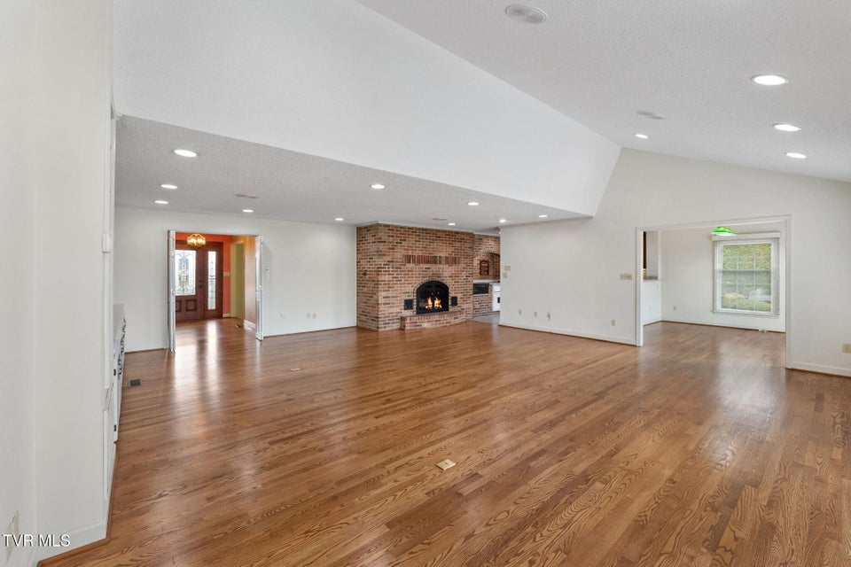 Photo #48: 12084 Tanglewood Drive