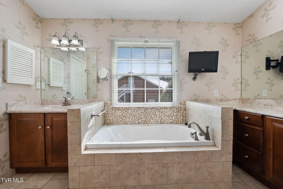 Photo #65: 12084 Tanglewood Drive