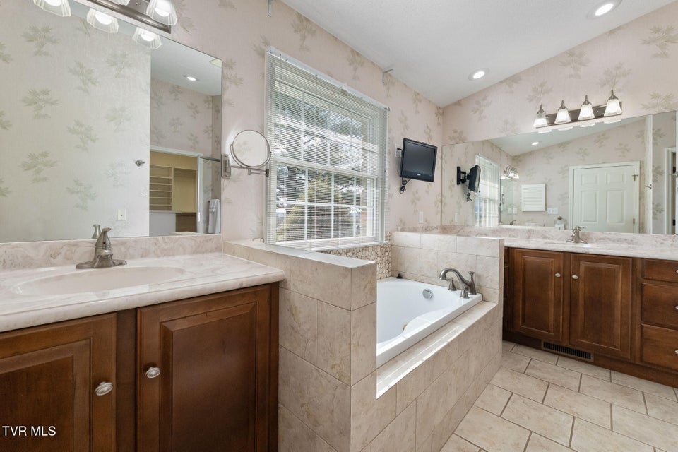 Photo #66: 12084 Tanglewood Drive