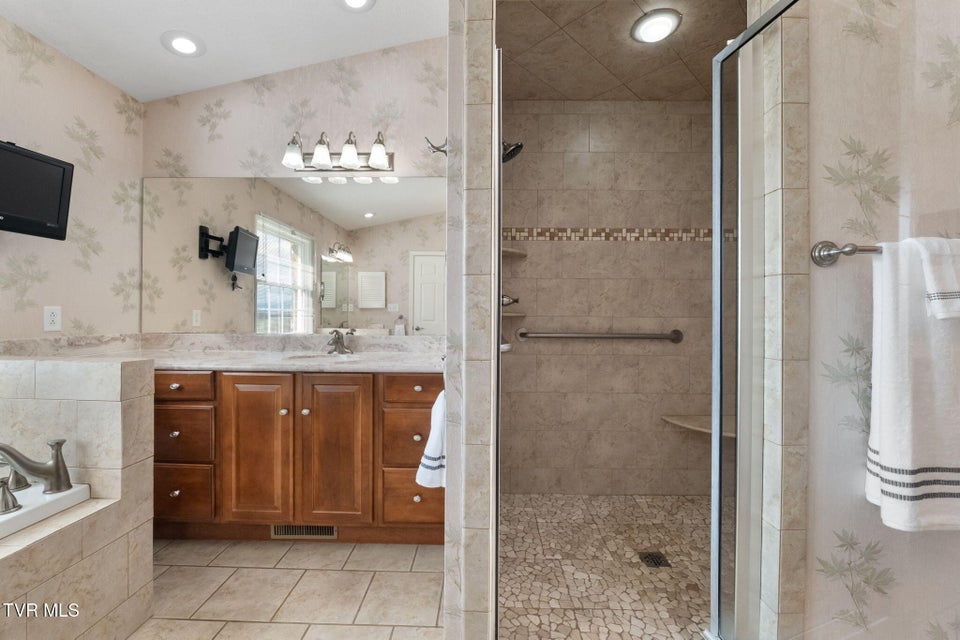 Photo #67: 12084 Tanglewood Drive