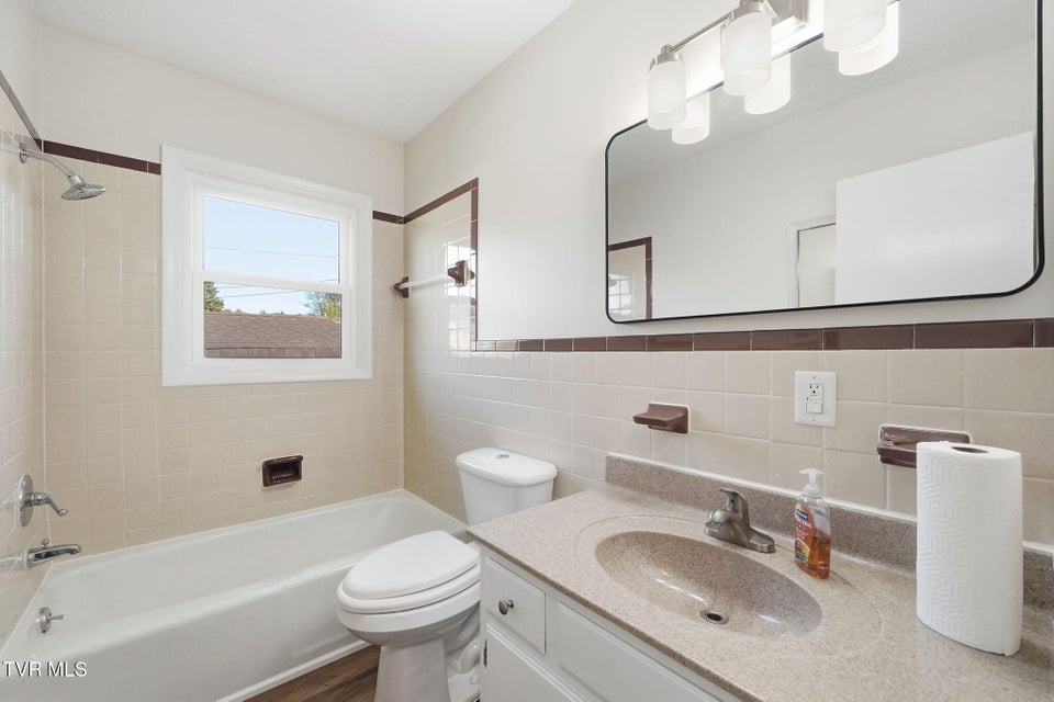 Photo #17: 515 Poplar Street