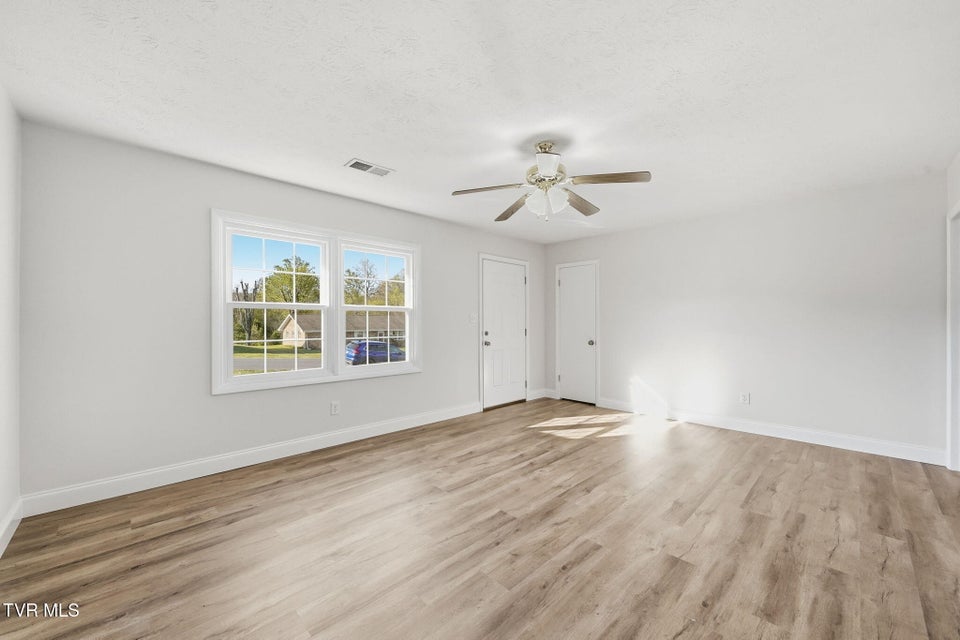 Photo #5: 515 Poplar Street