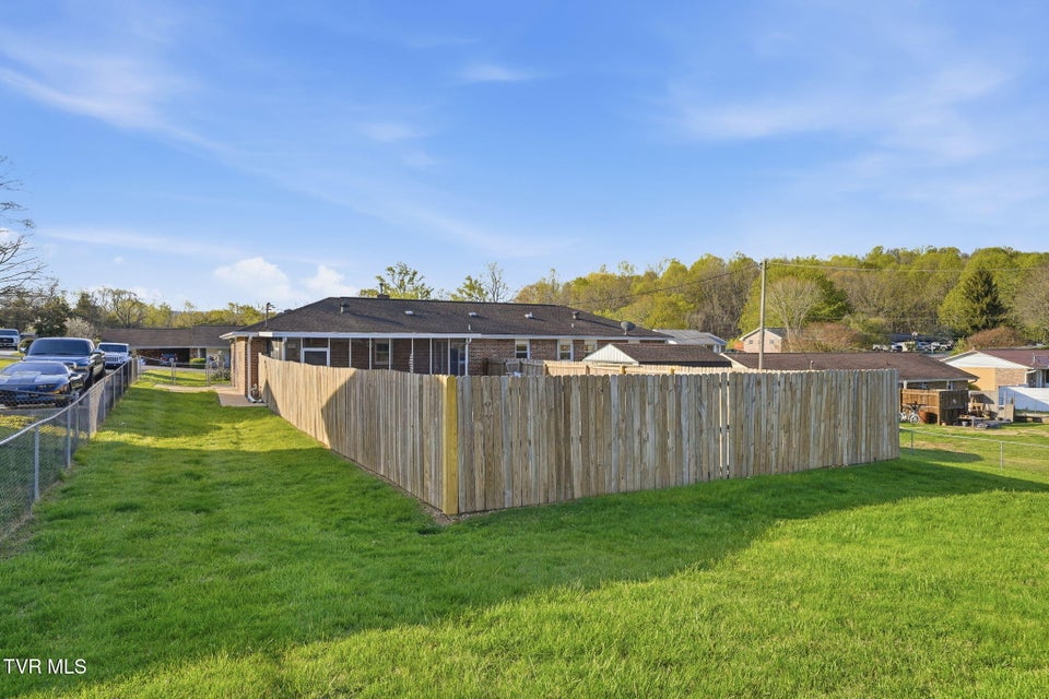 Photo #34: 515 Poplar Street