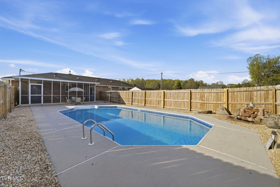 Photo #3: 515 Poplar Street