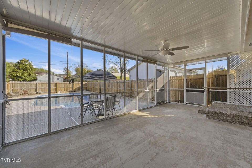 Photo #27: 515 Poplar Street