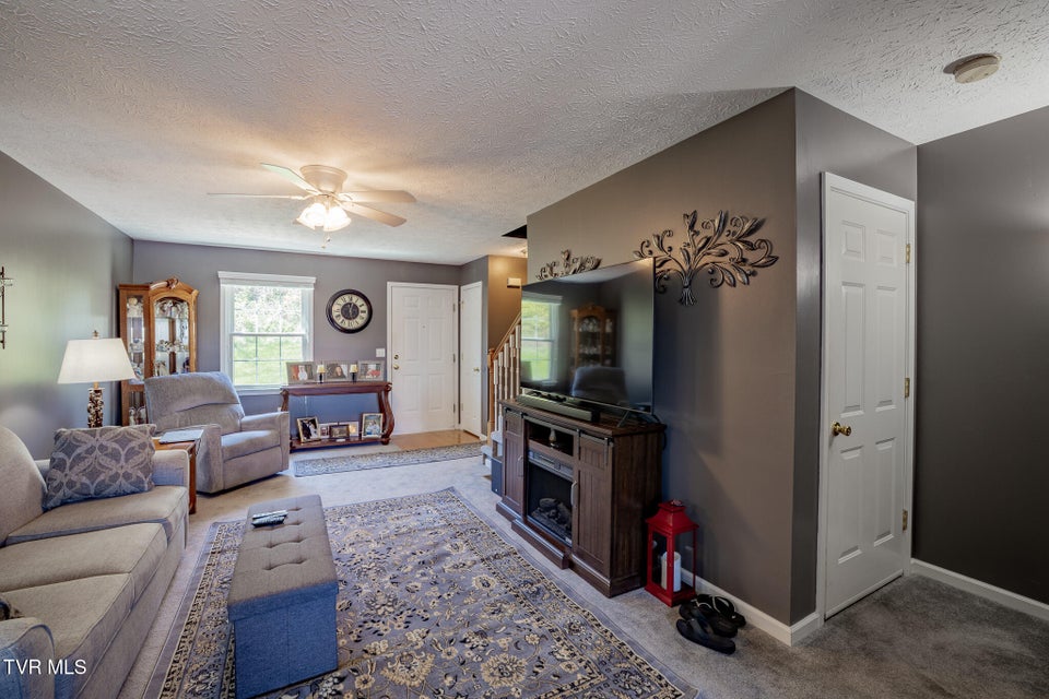 Photo #3: 681 Beaverview Drive