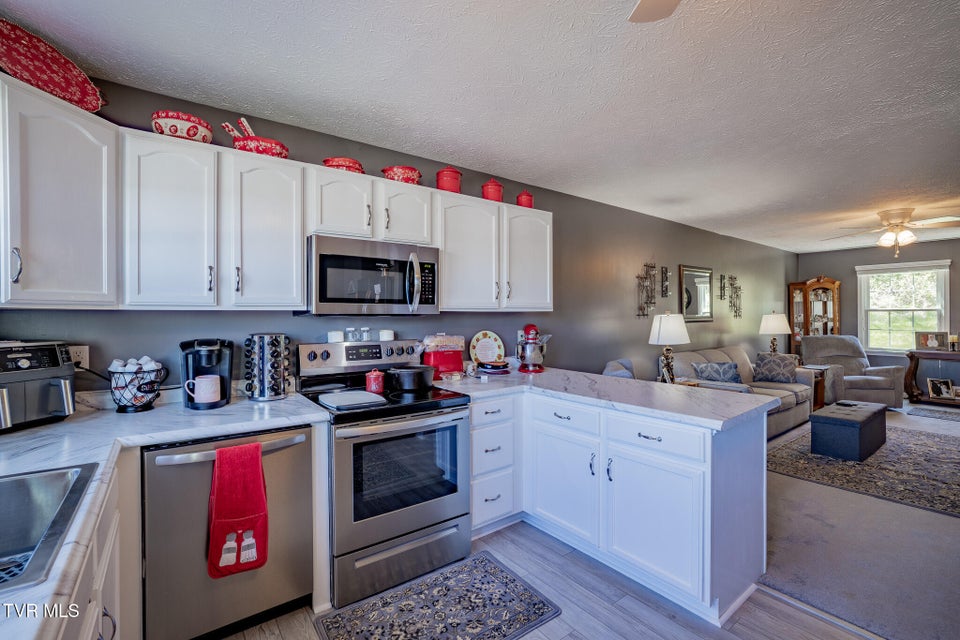 Photo #5: 681 Beaverview Drive