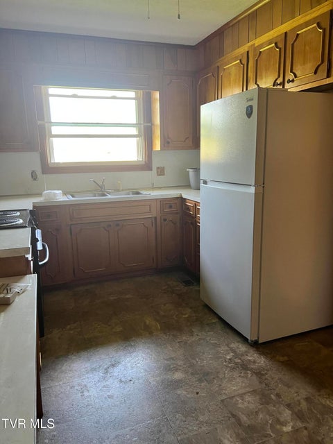 Photo #8: 936 Delrose Drive