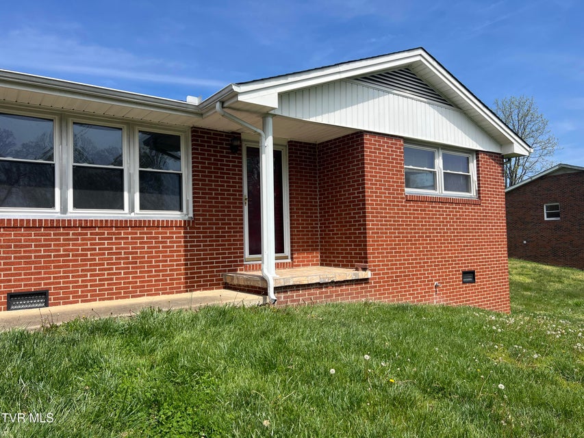 Photo #11: 936 Delrose Drive