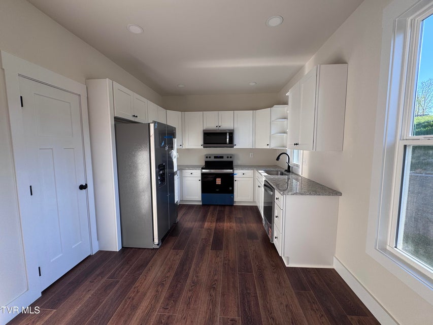 Photo #9: 585 Ten Mile View