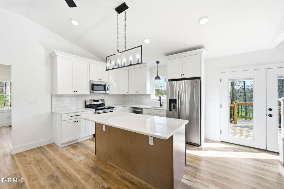 Photo #7: 124 Hidden Valley Road