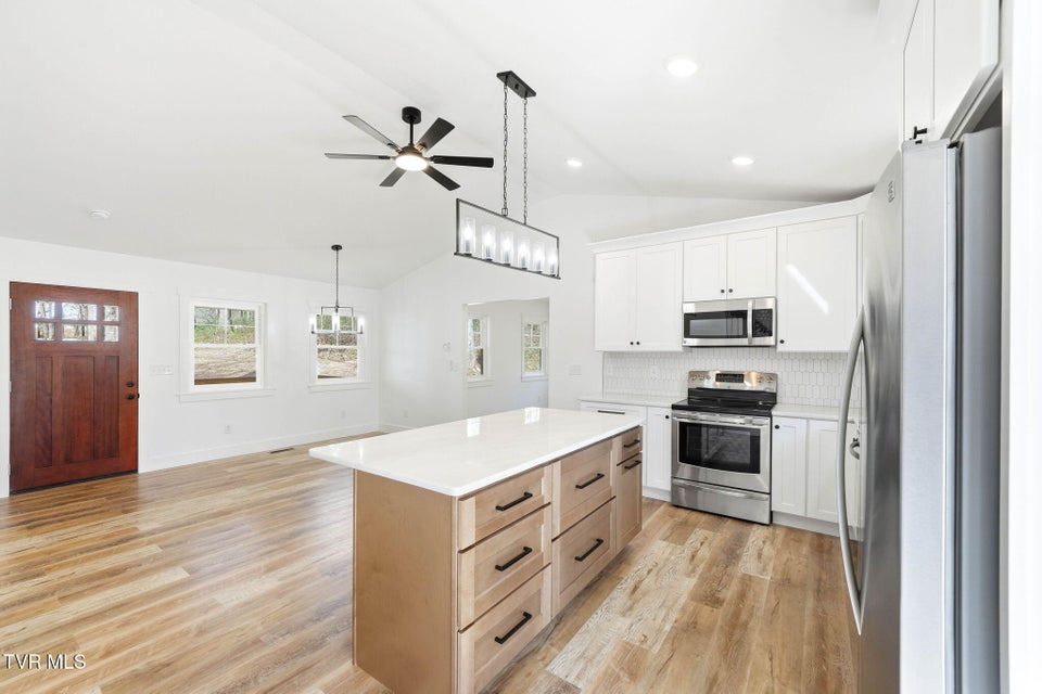 Photo #9: 124 Hidden Valley Road