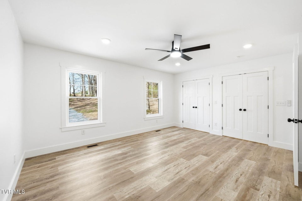 Photo #14: 124 Hidden Valley Road