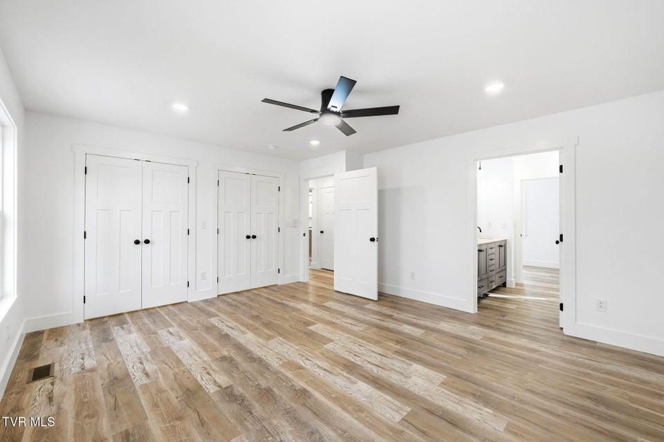 Photo #15: 124 Hidden Valley Road