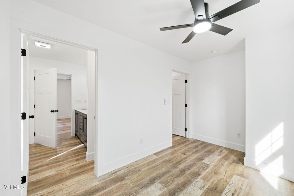 Photo #19: 124 Hidden Valley Road