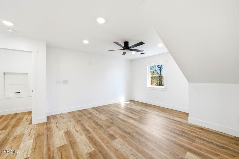 Photo #23: 124 Hidden Valley Road