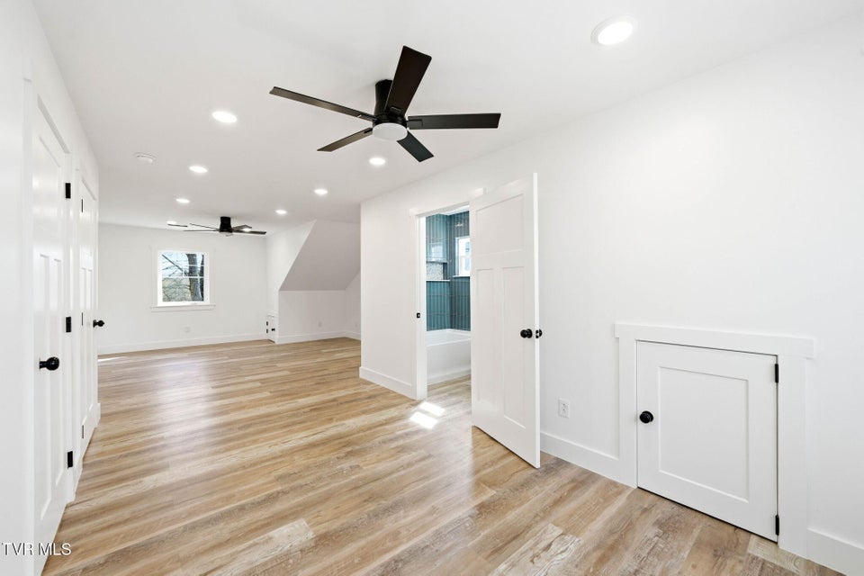 Photo #22: 124 Hidden Valley Road