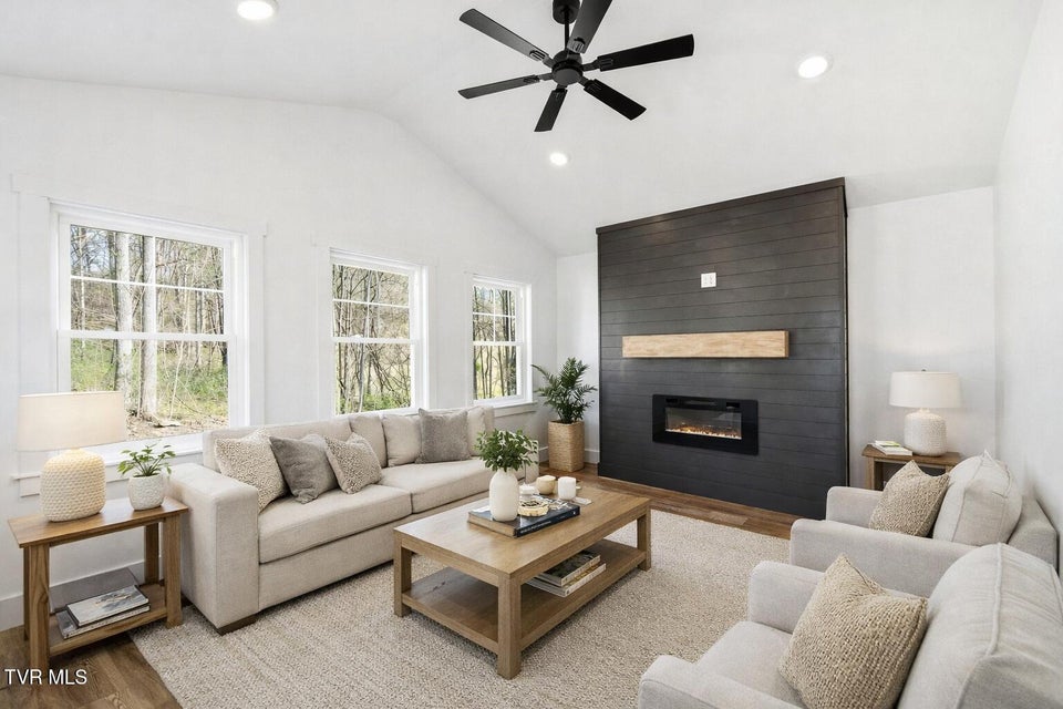 Photo #11: 124 Hidden Valley Road