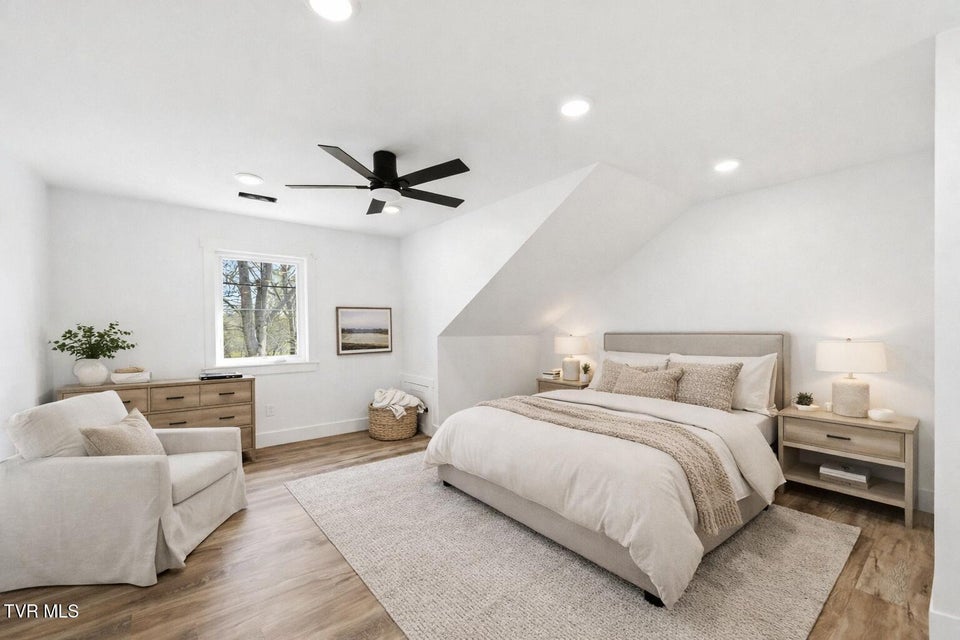 Photo #21: 124 Hidden Valley Road