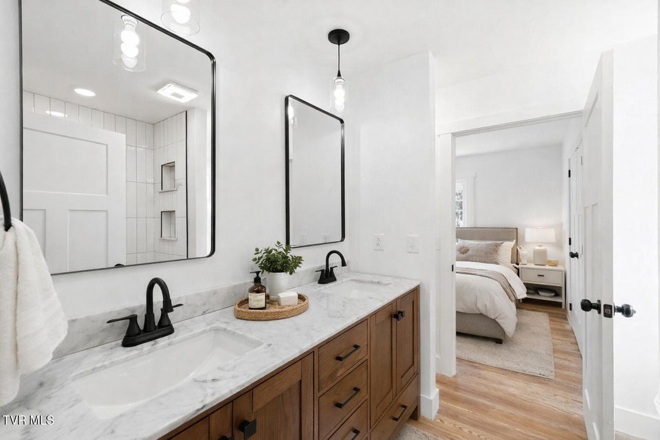 Photo #16: 124 Hidden Valley Road