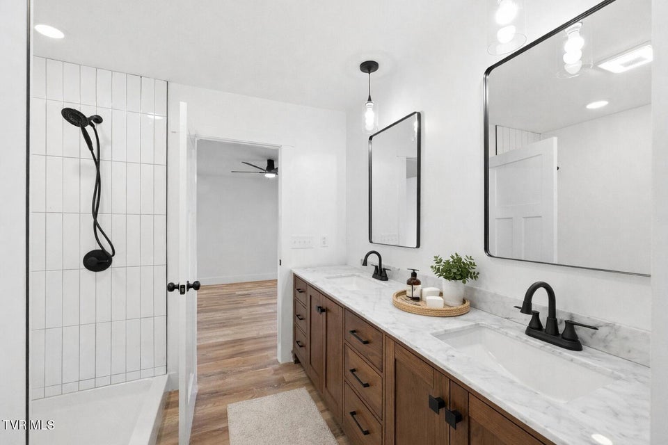 Photo #17: 124 Hidden Valley Road