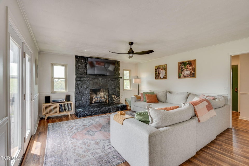 Photo #6: 231 Rivergate Manor