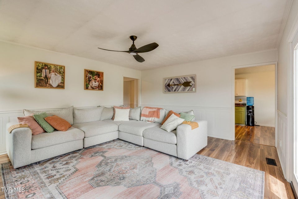 Photo #7: 231 Rivergate Manor