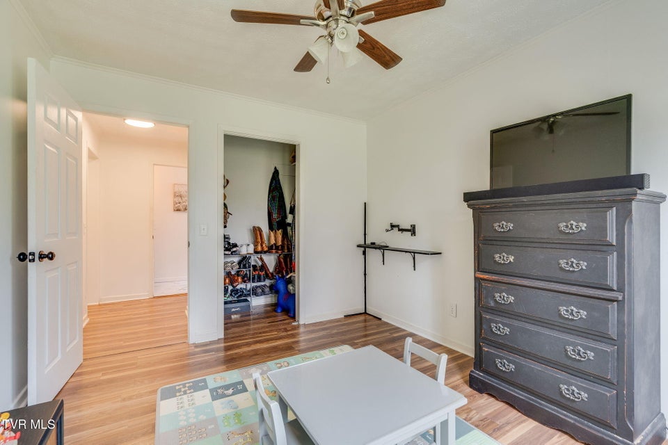 Photo #13: 231 Rivergate Manor