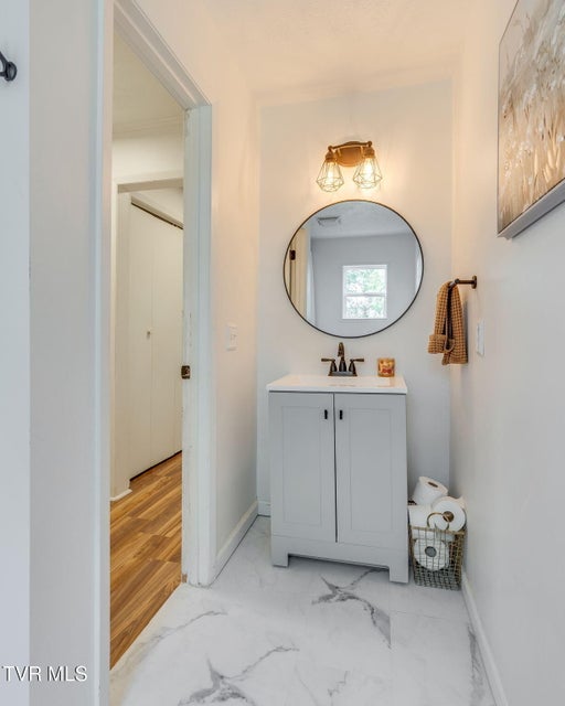 Photo #14: 231 Rivergate Manor