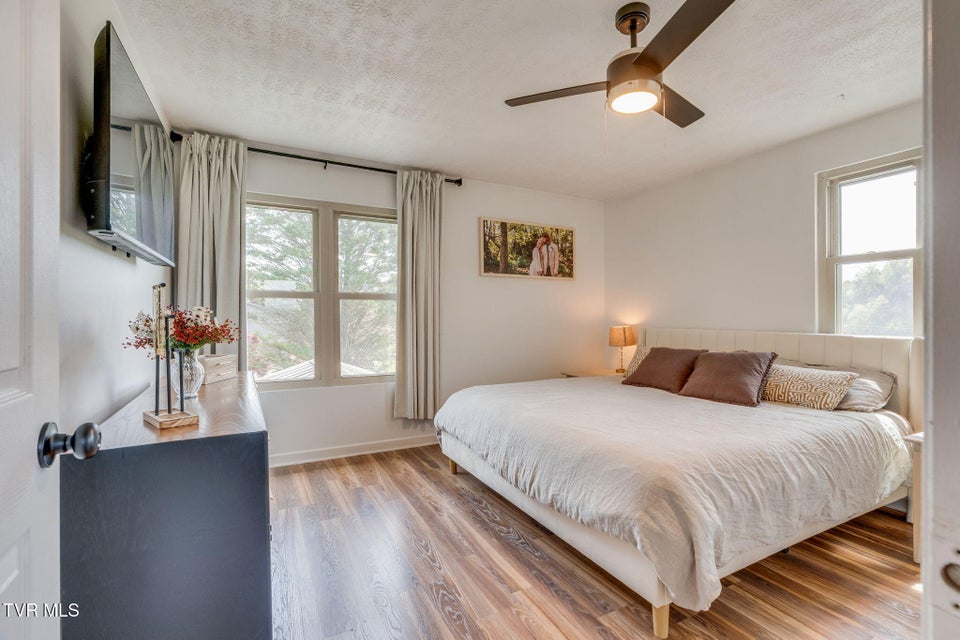 Photo #15: 231 Rivergate Manor