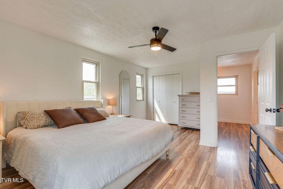 Photo #16: 231 Rivergate Manor