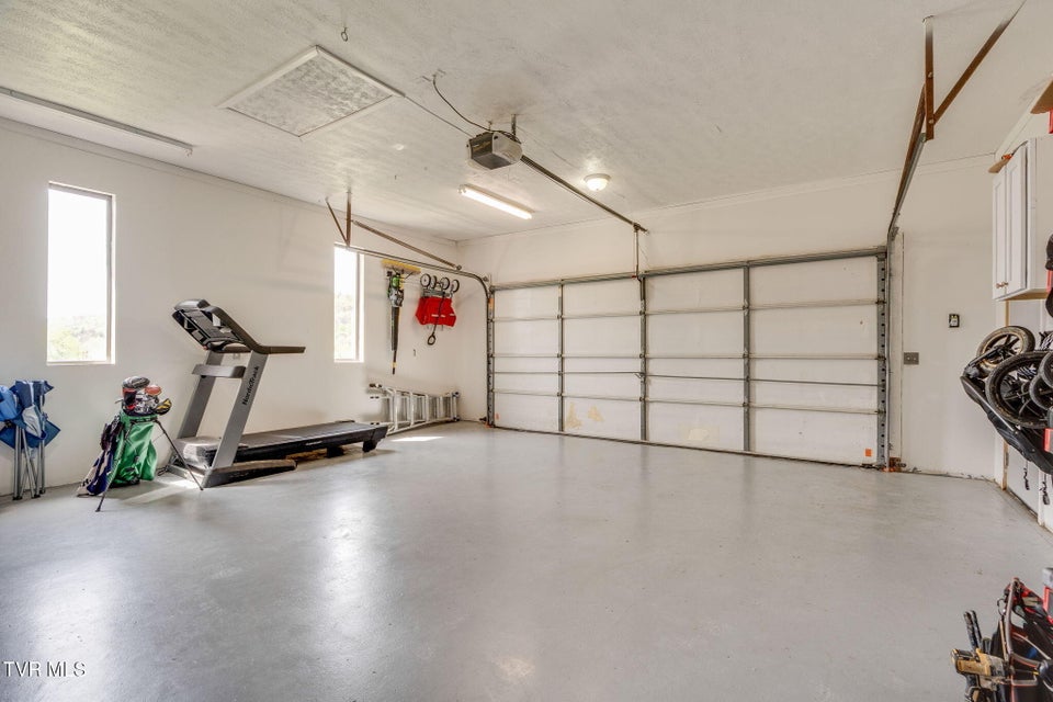 Photo #21: 231 Rivergate Manor