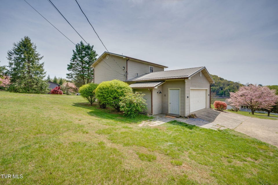 Photo #24: 231 Rivergate Manor