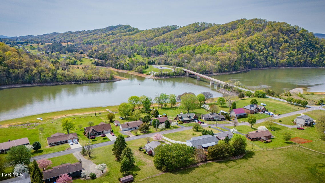 Photo #30: 231 Rivergate Manor