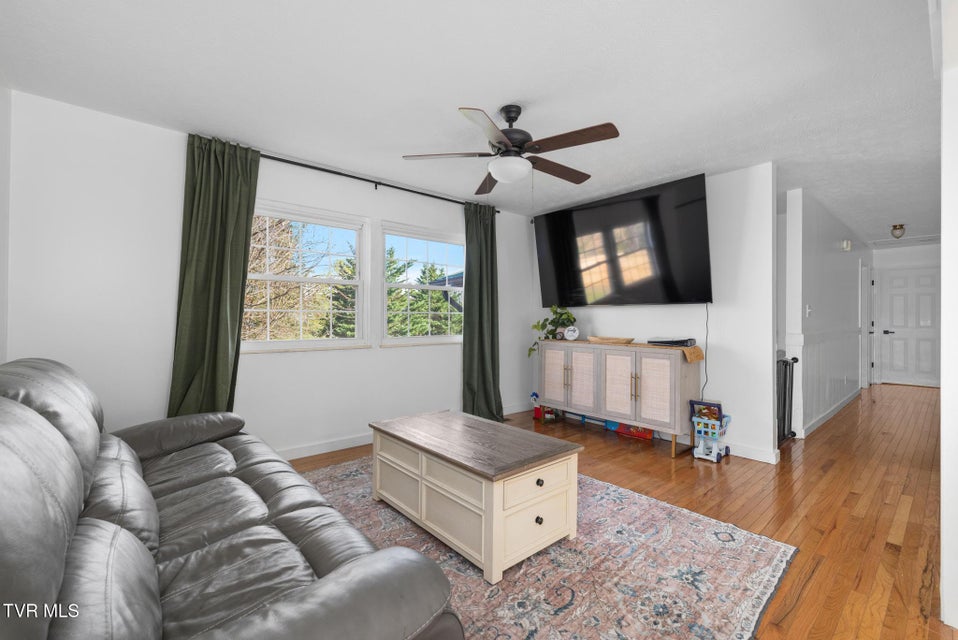 Photo #5: 524 Mountain View Drive