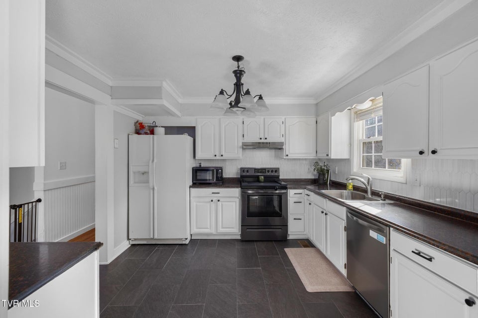 Photo #9: 524 Mountain View Drive