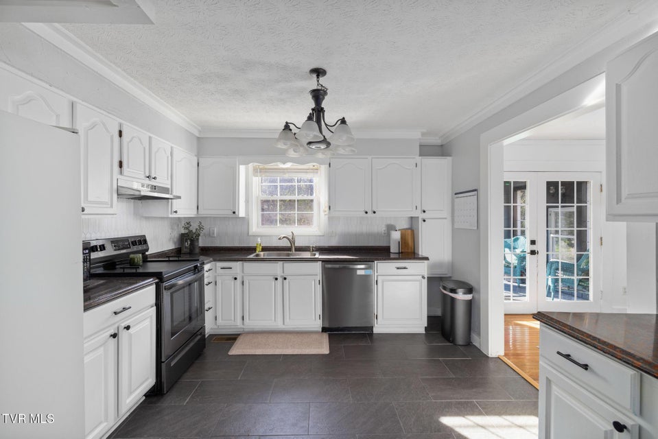 Photo #10: 524 Mountain View Drive