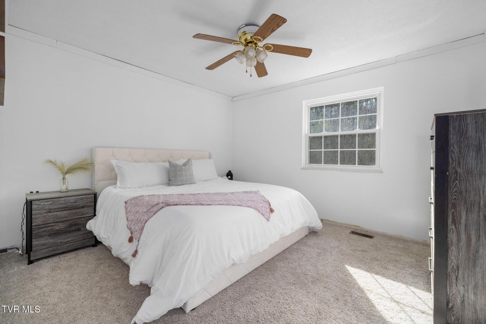 Photo #17: 524 Mountain View Drive