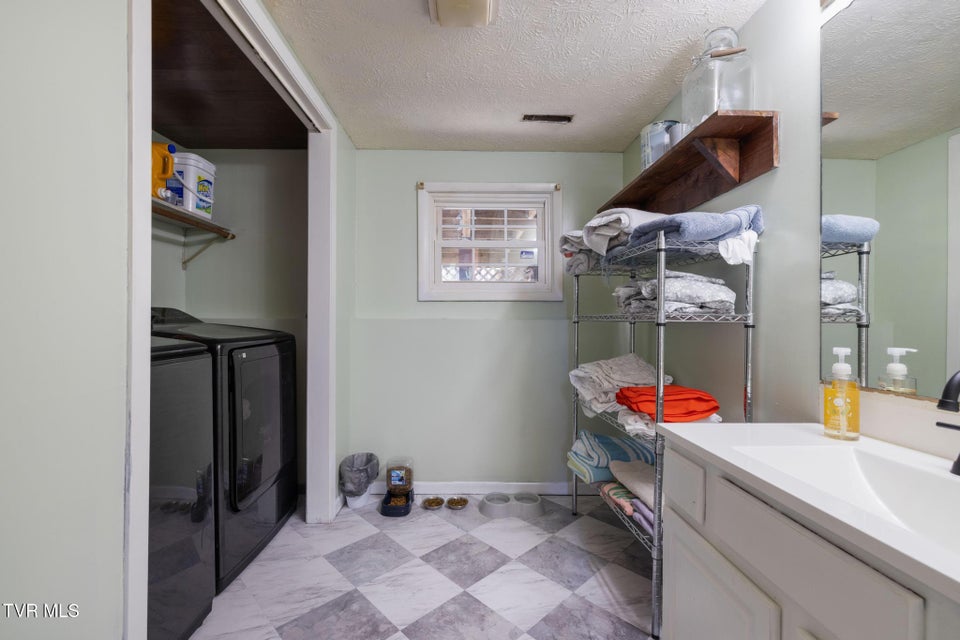 Photo #25: 524 Mountain View Drive