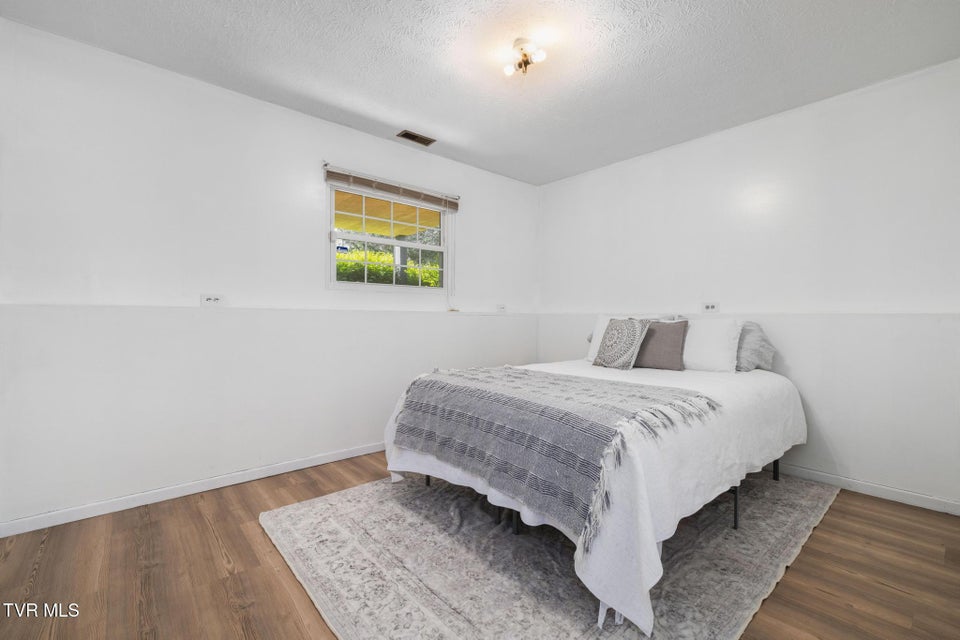 Photo #28: 524 Mountain View Drive