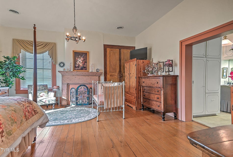 Photo #37: 1549 Highway 126 