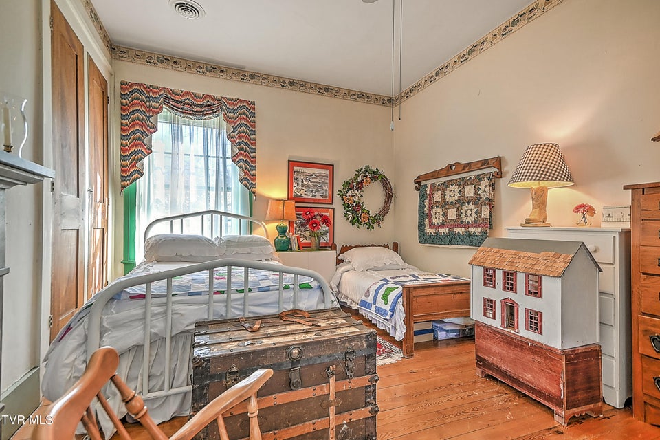 Photo #45: 1549 Highway 126 