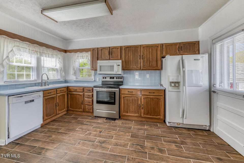 Photo #10: 203 School Avenue