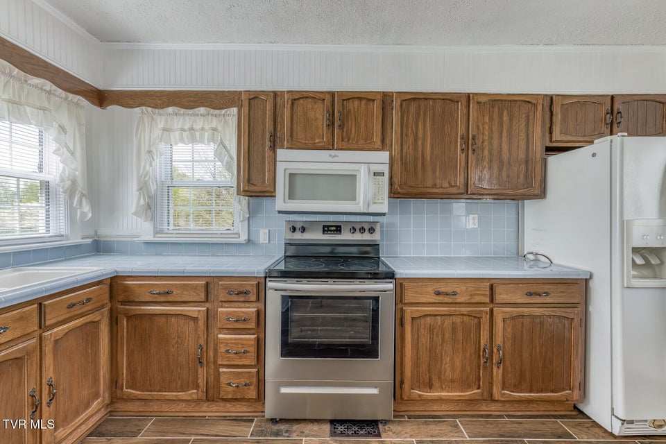 Photo #11: 203 School Avenue