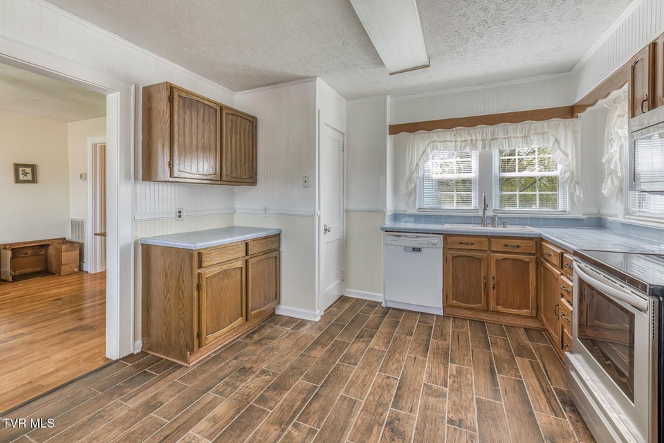 Photo #12: 203 School Avenue