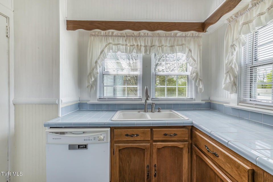 Photo #13: 203 School Avenue