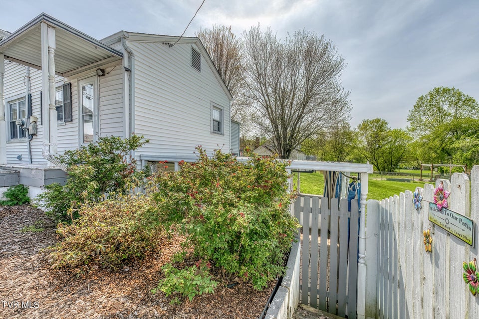 Photo #25: 203 School Avenue